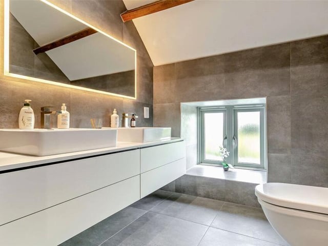 ... its en suite facilities.