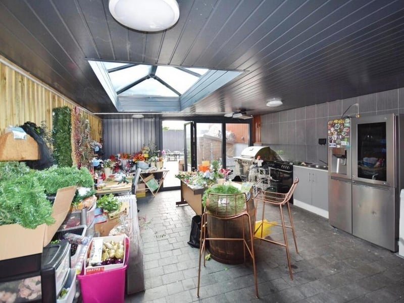 The garden room.