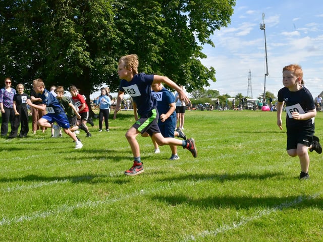 Children's 80m running races
