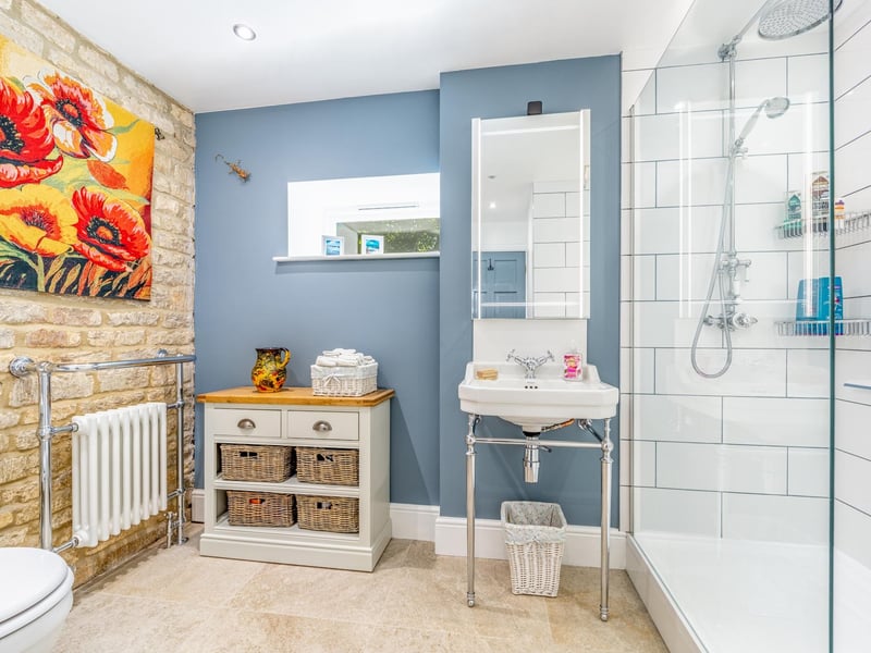 The shower room.
