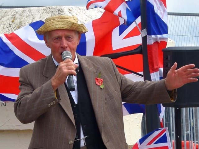 A nostalgic singalong, provided by Chris Penny as music all entertainer Bud Flanagan.