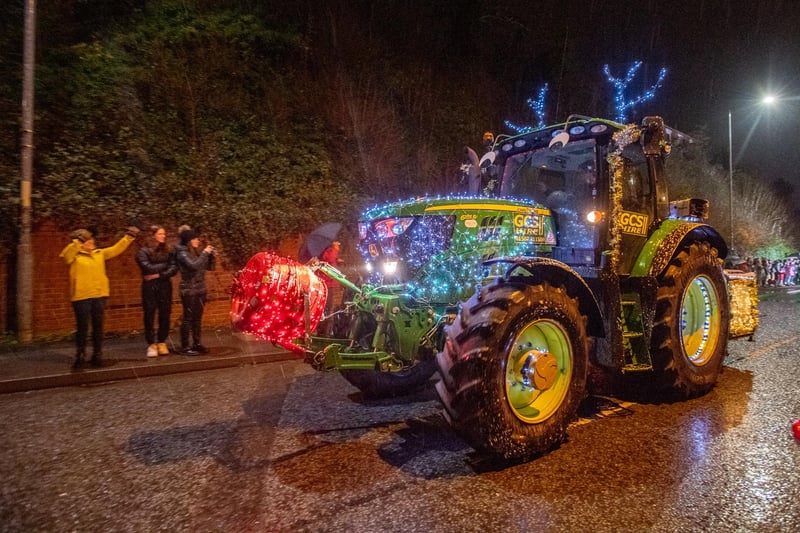 Louth Tractor Run sets off through town.