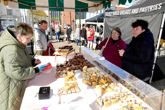 L-R Kim Farrier of The Rose Garden Cakes and Bakes, Lincoln, with Barbara Jackson and Sophie Jackson of Market Rasen. Photo: David Dawson