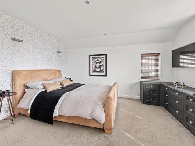 The principal bedroom.