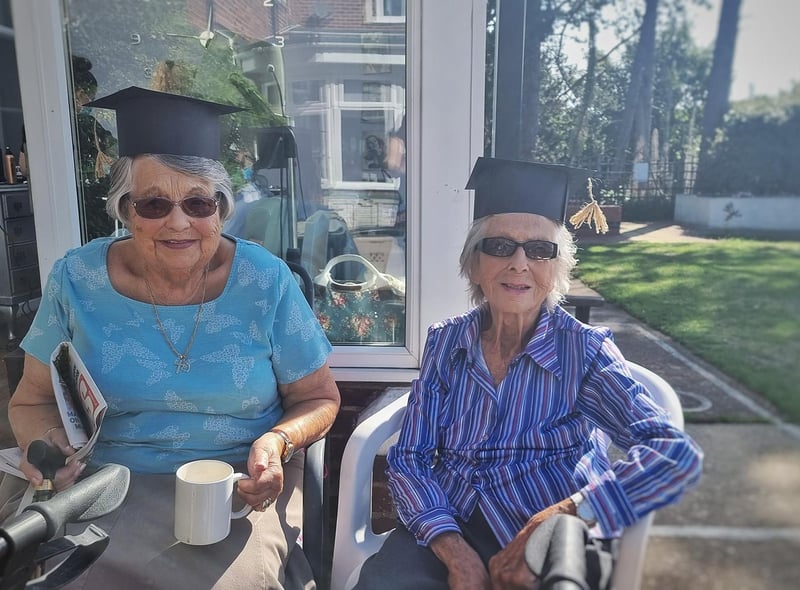 Break time with Pat Blundell and Barbara Tonglet.