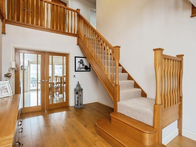 The entrance hall.