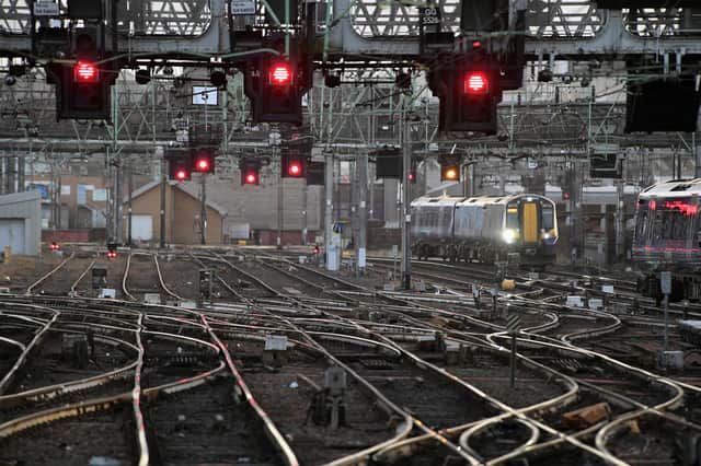 Network Rail exhorte à « ne voyager que si nécessaire » samedi en raison d'une grève.