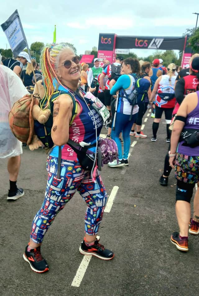 Elizabeth Hesselworth with her tortoise back pack at the start of the London Marathon
