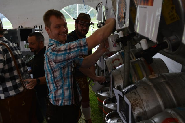 Round Tablers were on hand to get the pints pulled