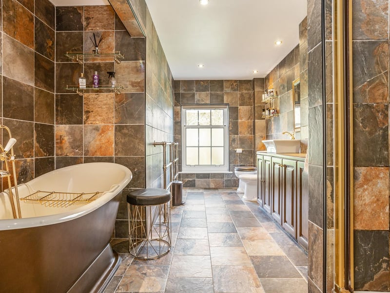 The principle en suite.