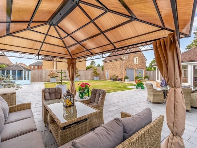 The fitted gazebo.