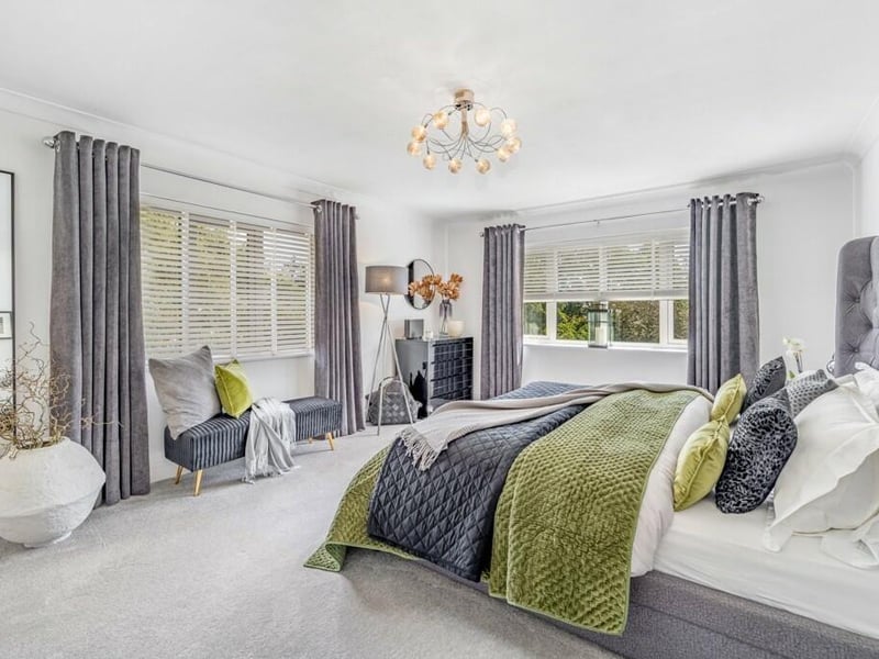 The principal bedroom.