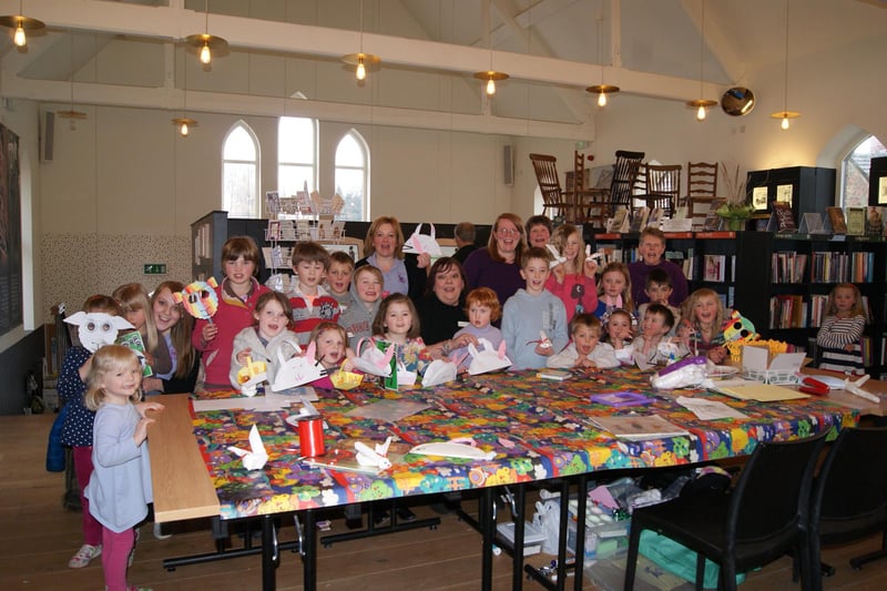 Caistor Library welcomed 25 children for Easter-themed activities 10 years ago. Fun included making Easter baskets, sheep cards, and origami rabbits.