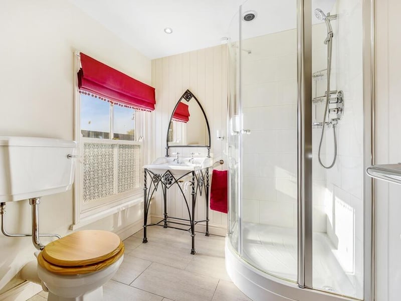 ... its en suite.