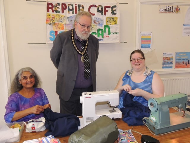 Mayor Coun David Suiter with volunteer seamstresses Rekha Shah and Steph Pleasance.