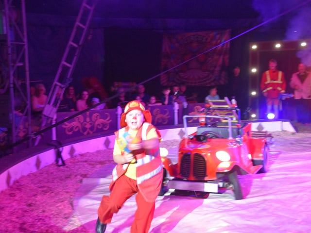 Elvis the Clown gears up for fun with the ausience.