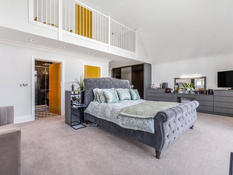 The principal bedroom.