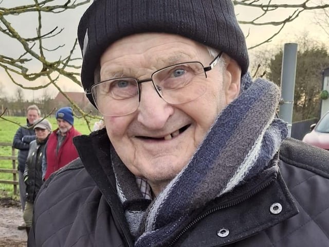 Former Duckmaster Alan Pennell was guest of honour for the start of the 30th race. Photo: Ron Folgate