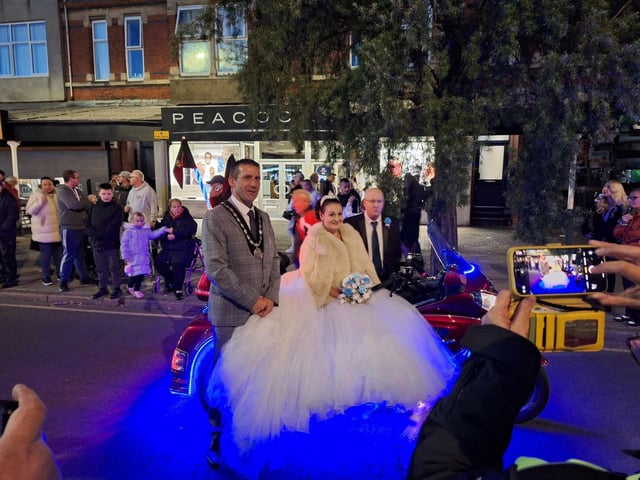 This coupk le who married earlier in the day posed with the Mayor of Skegness Coun Ady Findley ahead of the parade. Photo: Barry Robinson.