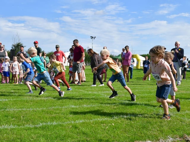 Children's 80m running races