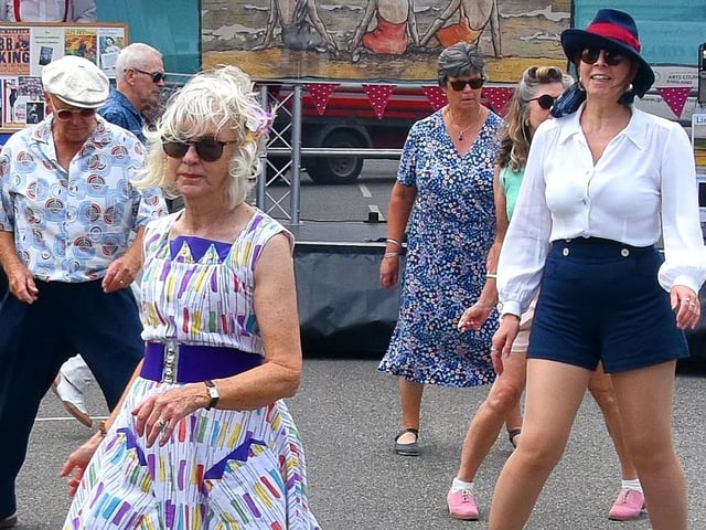 Classic jiving from this enthusiastic bunch.