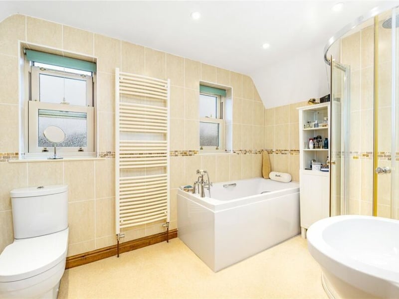 ... and its en suite.