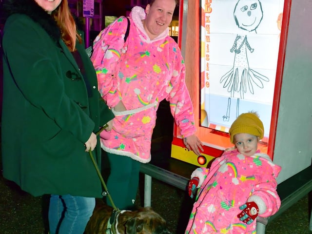 Rachel Yates with her dog Shelby, Tammy Yates and Thea Yates 4