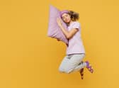 Less than a third of Brits sleep with the recommended one pillow, research found (photo: Adobe)