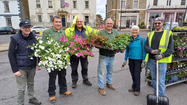 John and David from Carr Lane Nurseries delivered the flowers for volunteers to plant.