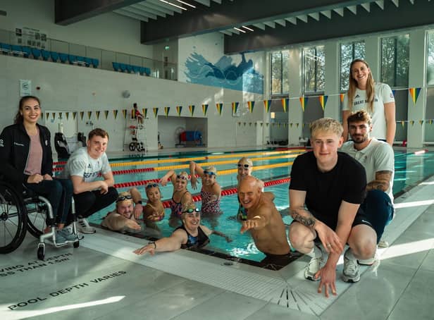 Paralympian Grace Harvey, Team GB’s Joe Litchfield, Swimathon participants, Swimathon President Duncan Goodhew MBE, Paralympian Jordan Catchpole and Team GB’s Jacob Peters and Sarah Vasey.