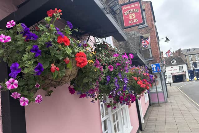 The Thatch pub's entry.