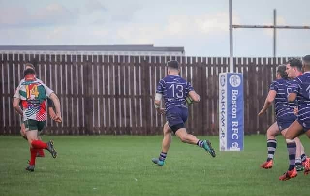 Sean Bishop scores a try. Pic by David Dales.