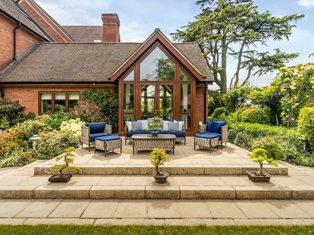An outdoor sitting area.