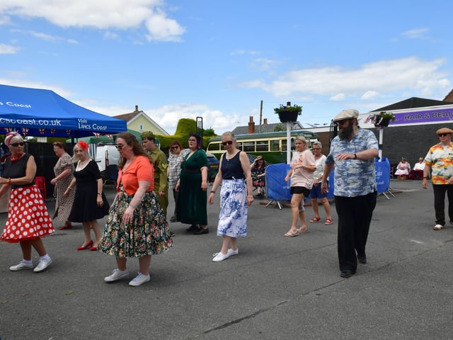 Dancers show how its done vintage style.