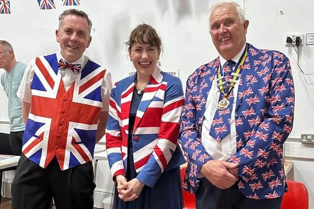 Suitably dressed for the occasion, MP Victoria Atkins celebrates the 80th anniversary of VE Day with a couple of patriotic Horncastle residents.