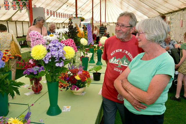 Gerald and Pauline Saddington looking at some of the flower displays at the show.