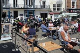 The hot weather saw people embrace the cafe culture created in Louth's Cornmarket