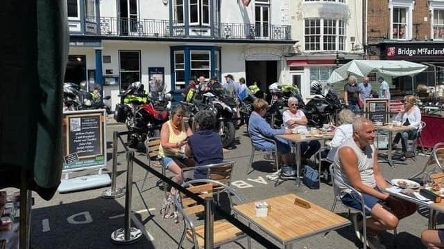 The hot weather saw people embrace the cafe culture created in Louth's Cornmarket