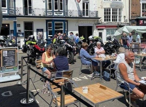 The hot weather saw people embrace the cafe culture created in Louth's Cornmarket