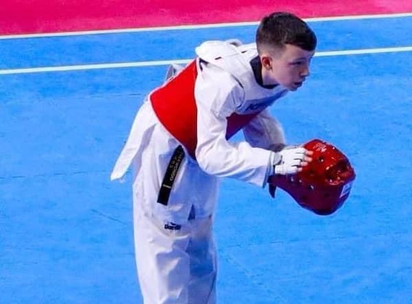 Cody Glen bows to his opponent at the Dutch Open.