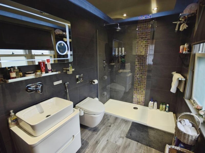... its en suite.