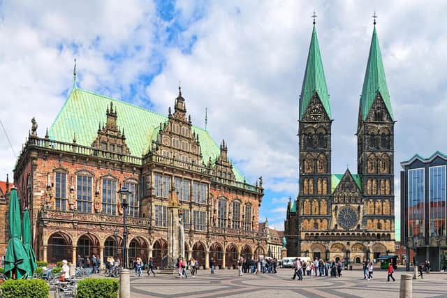 Bremen's historic Market Square with the city hall and cathedral (photo: Mikhail Markovskiy/Adobe Stock)