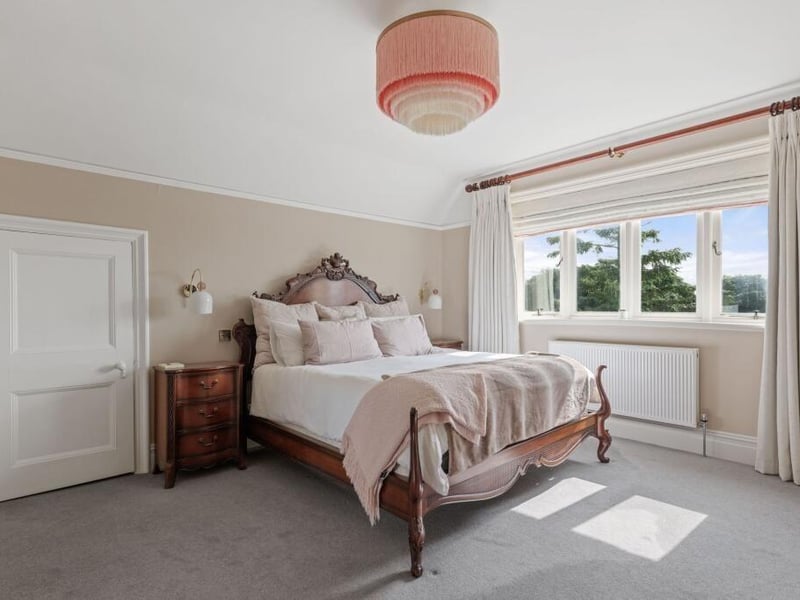 The principal bedroom.