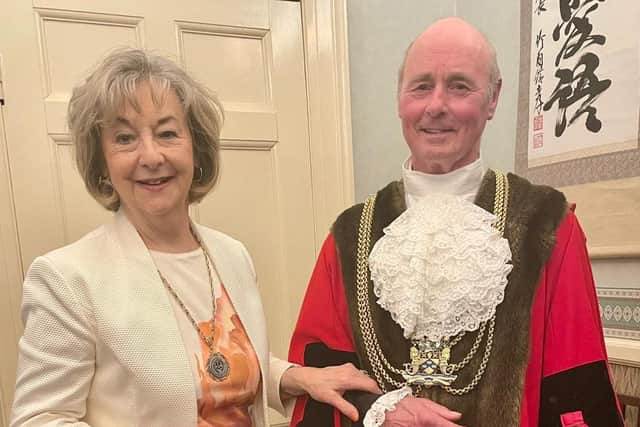Mayoress Yvonne Stevens with Coun Noble.