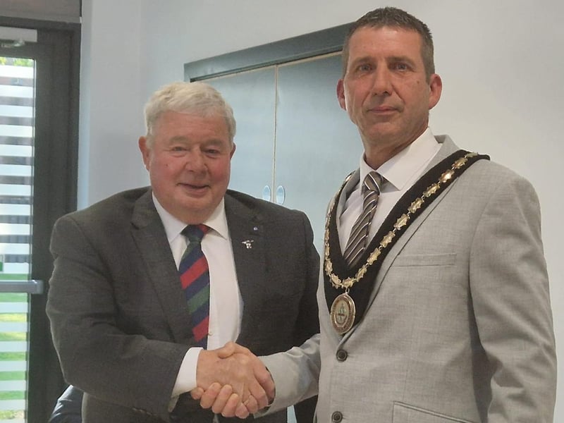 Coun Pete Barry congratulates Coun Adrian Findley on becoming Mayor.