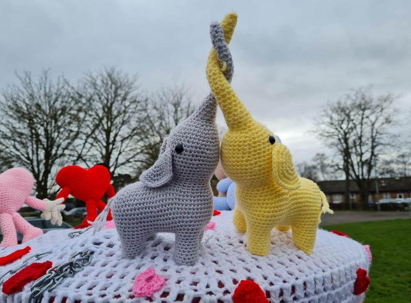 A different angle on the Valentine's Day post-box topper.