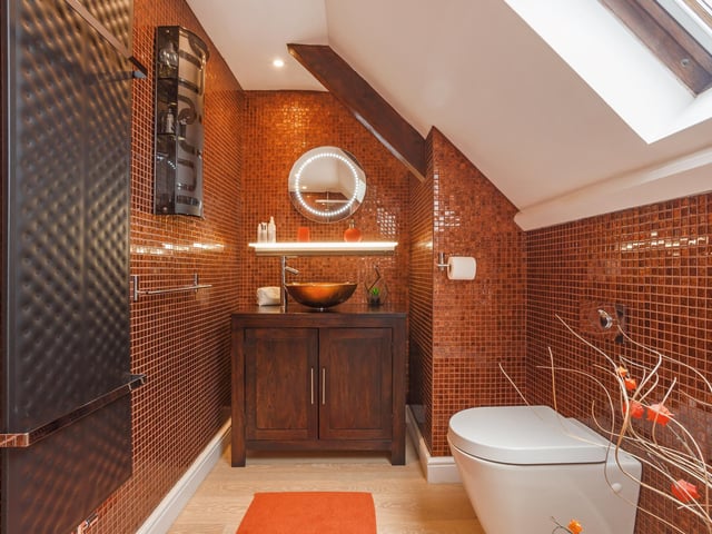 En suite facilities off bedroom one.