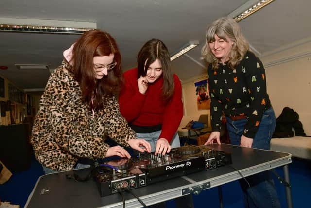 Esther Gravett and Sara Cunningham with workshop leader, Jo Roberts (right).