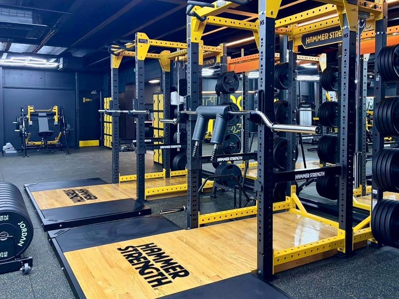 The site is an official Hammer Strength training centre.