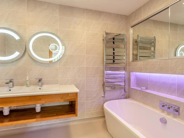 ... its en suite and ...